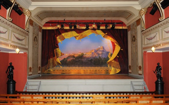 Teatersalongen med frambygget forscene. Foto: Svein Norheim